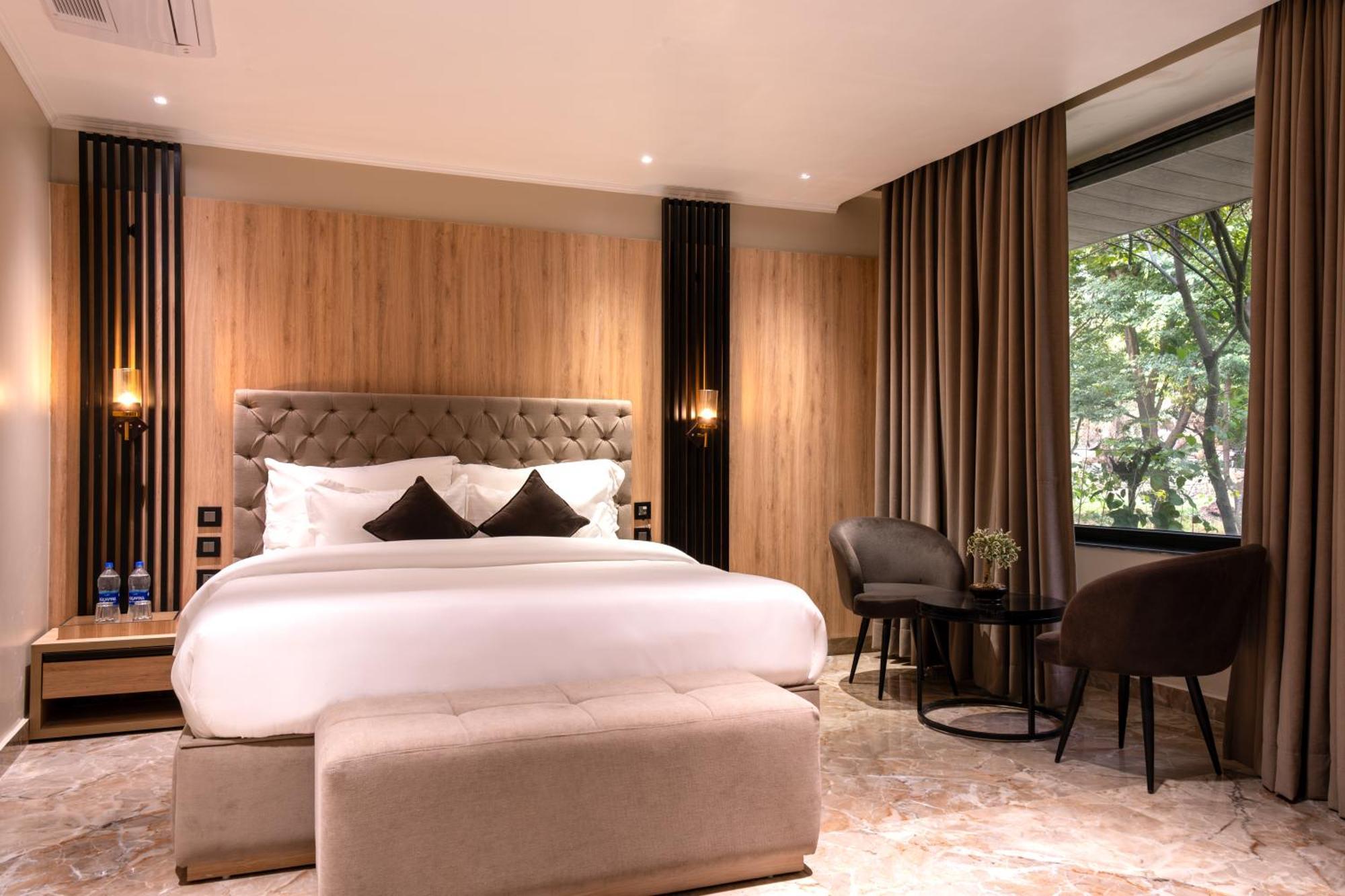 Alpine Hotel And Villas Dharamszala Kültér fotó