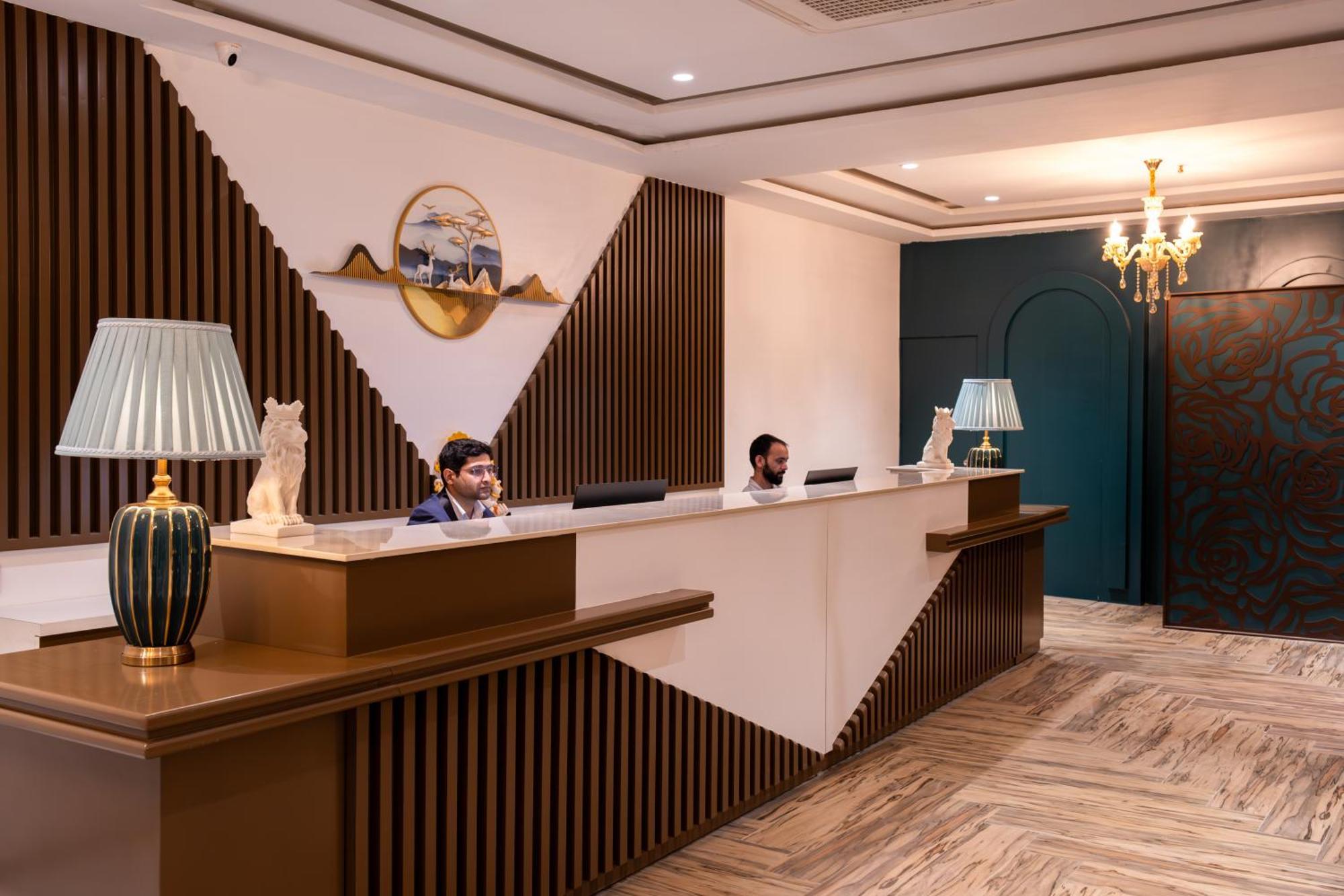 Alpine Hotel And Villas Dharamszala Kültér fotó
