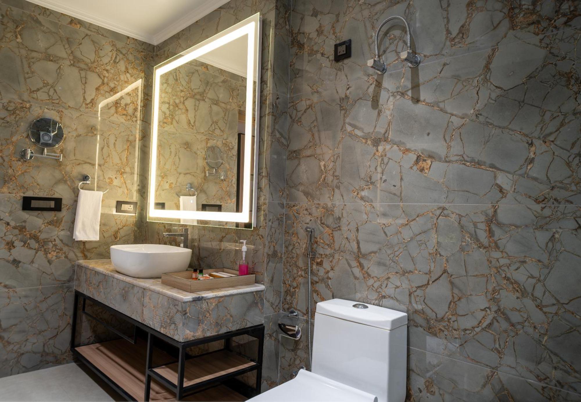 Alpine Hotel And Villas Dharamszala Kültér fotó